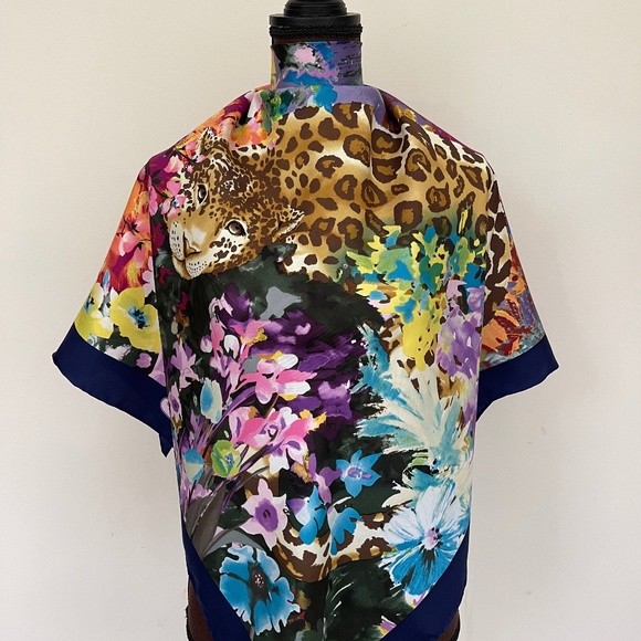 Salvatore Ferragamo Scarf Leopard Flowers Blue Multicolor Silk Wrap - Picture 4 of 15
